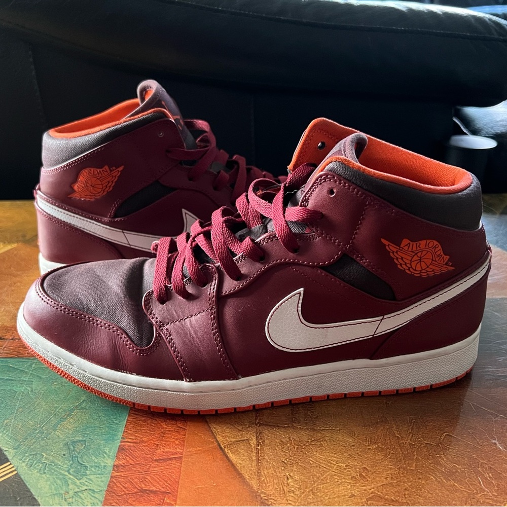 Air Jordan 1 Mid Team Red